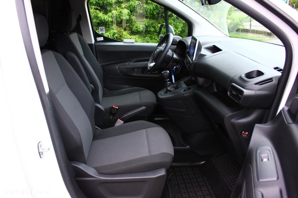 Toyota PROACE CITY BLASZAK 2 OSOBOWY 1.2 D-4T BENZYNA 110KM PEWNE AUTO FV23% - 31