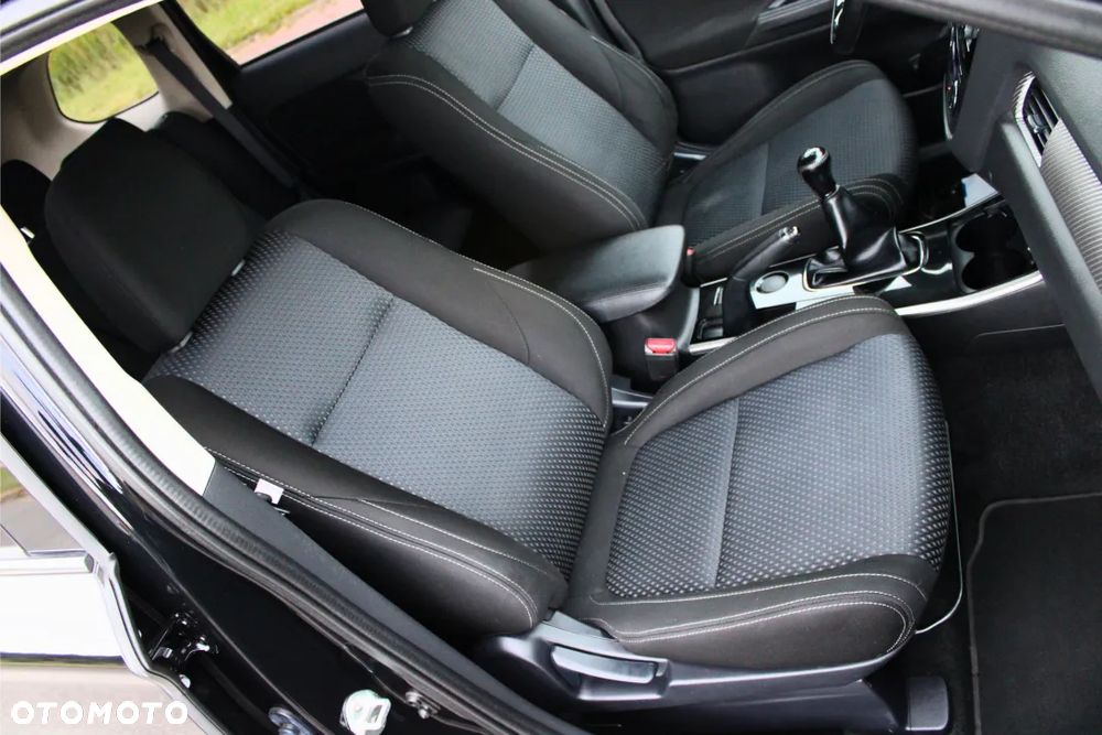 Mitsubishi Outlander 2.0 Intense + 2WD - 18