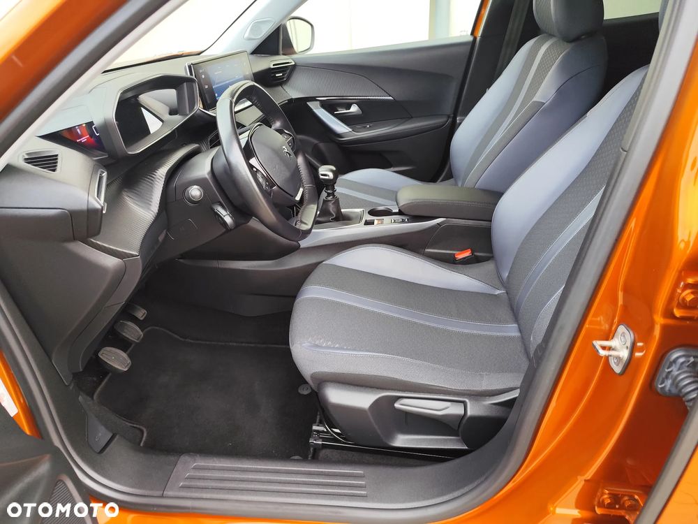 Peugeot 2008 1.2 PureTech Allure S&S - 32