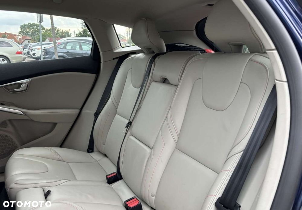 Volvo V40 Cross Country - 17