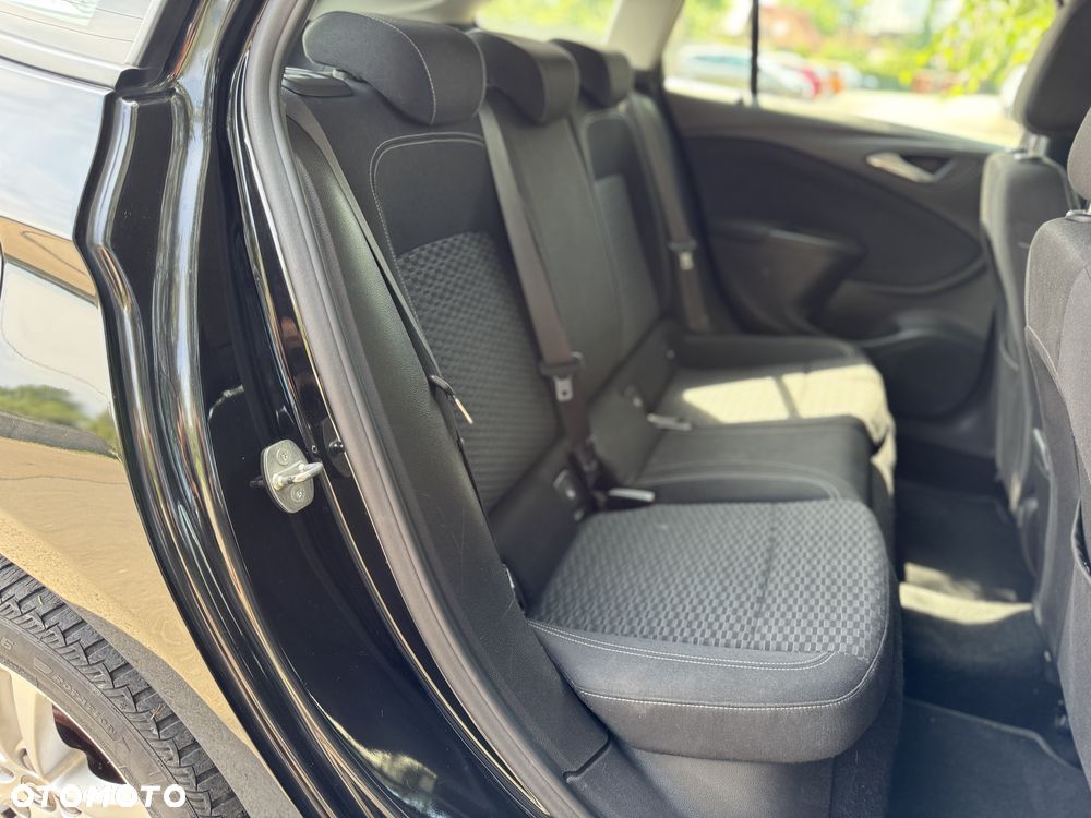 Opel Astra 1.6 CDTI Dynamic S&S - 33