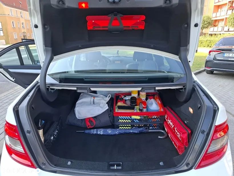 Mercedes-Benz Klasa C 180 CGI Automatik BlueEFFICIENCY Elegance - 30