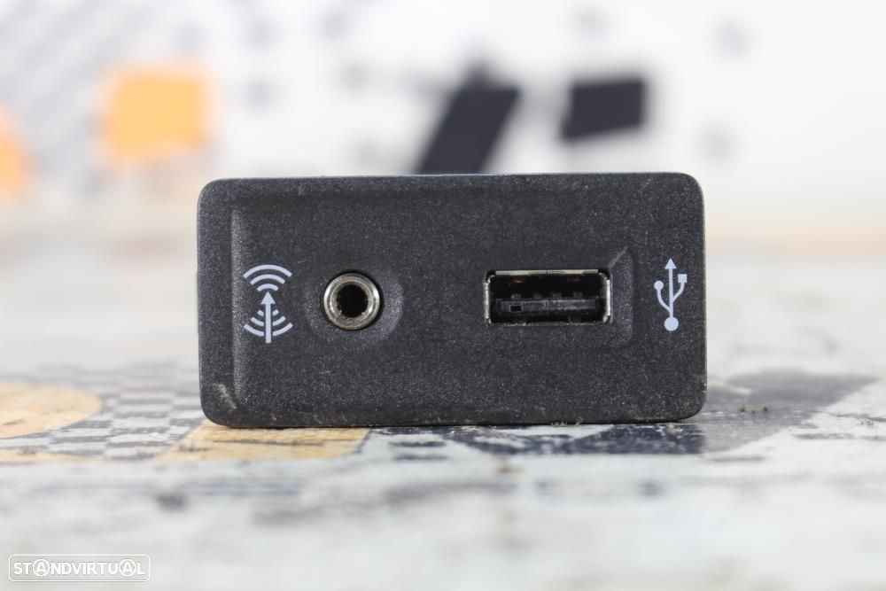Entrada Usb E Aux Volkswagen Passat (3G2, Cb2)  5Q0035726e - 1