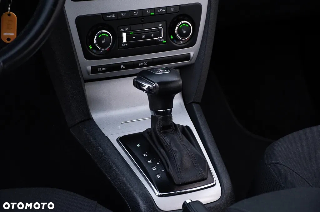 Skoda Octavia Combi 2.0 TDI DPF DSG Ambition - 34
