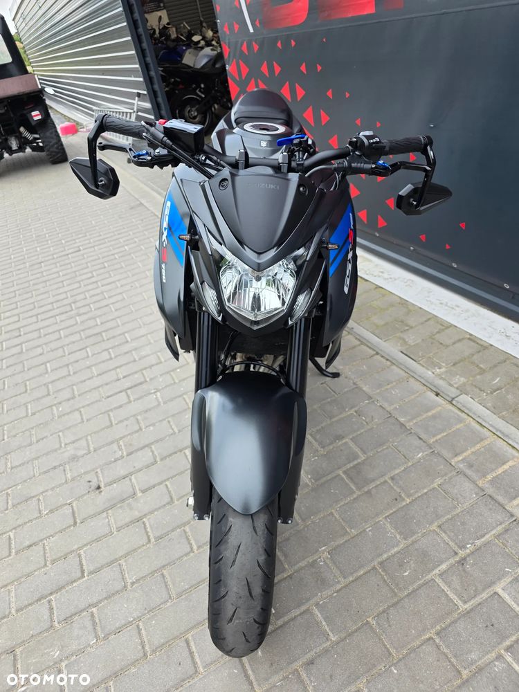 Suzuki GSX - 34