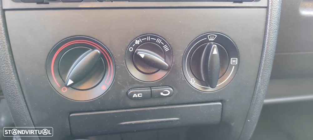 SEAT Leon 1.6 16V Signo - 21