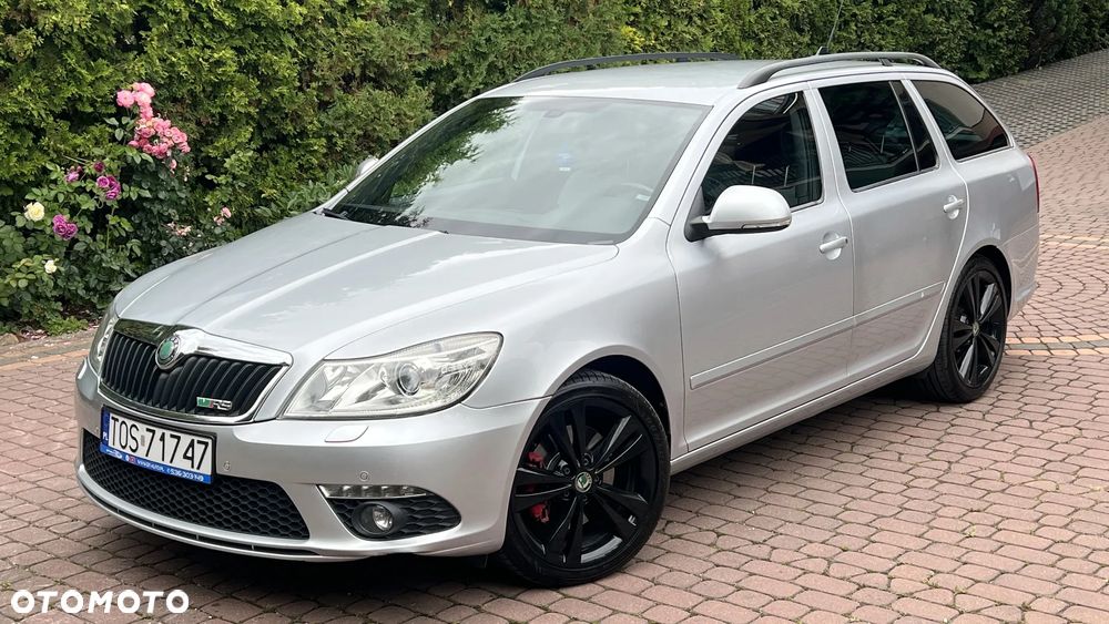 Skoda Octavia Combi 2.0 TSI DSG RS - 2