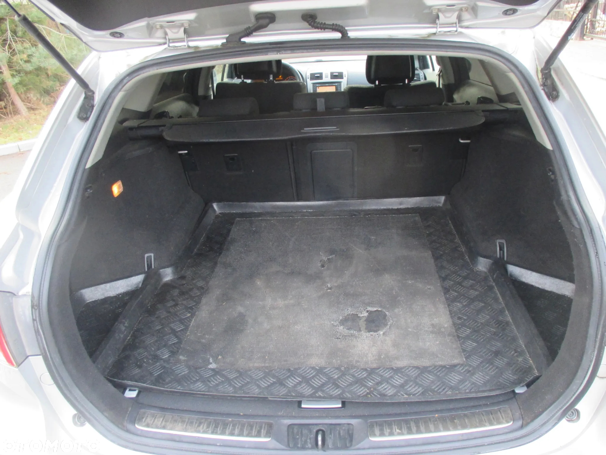 Toyota Avensis 1.6 Active - 29