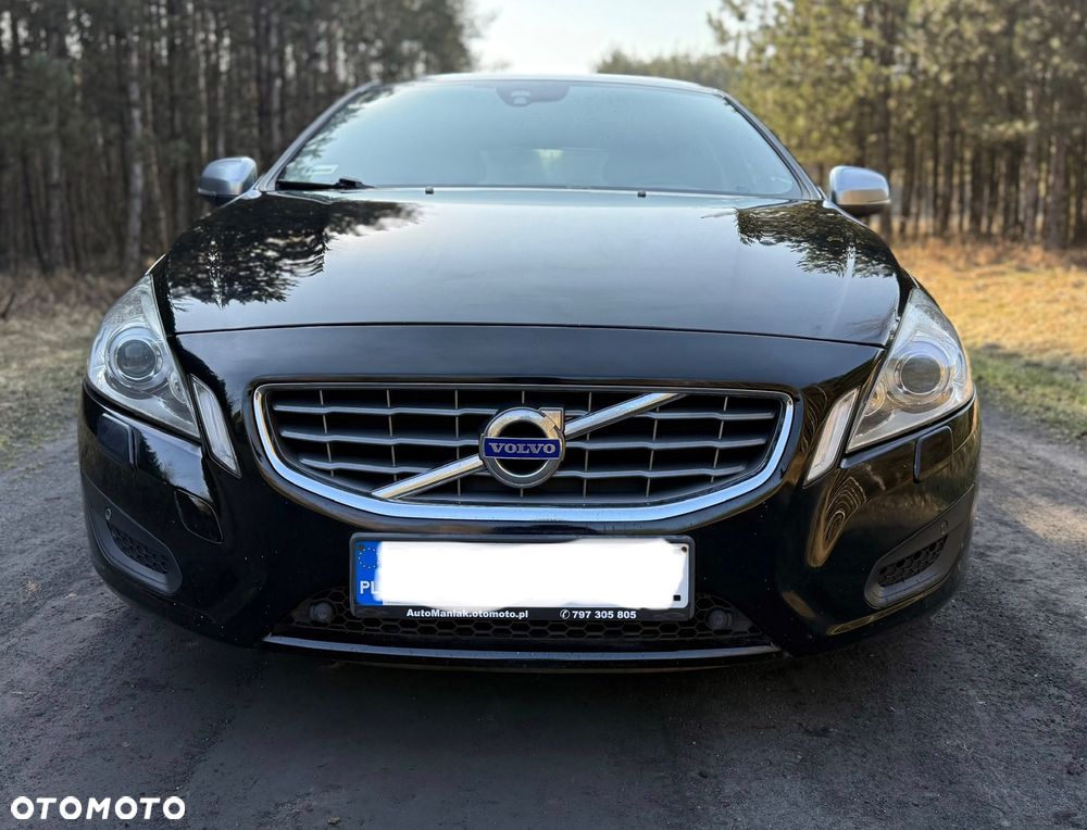 Volvo V60 D4 R-Design - 3
