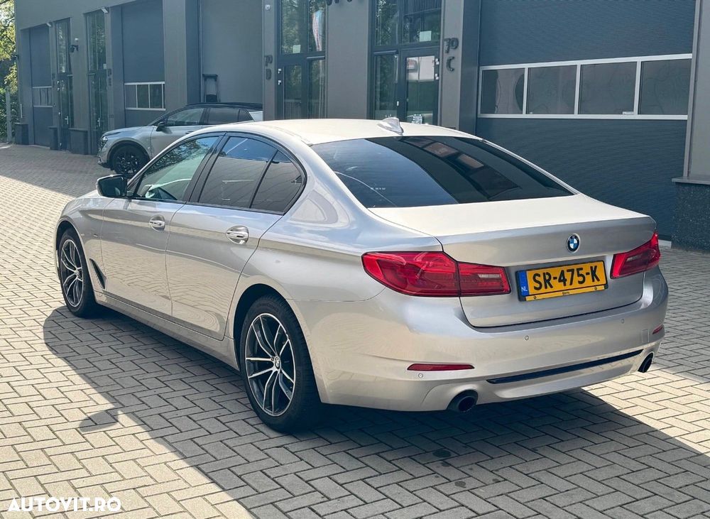 BMW Seria 5 520i AT - 11