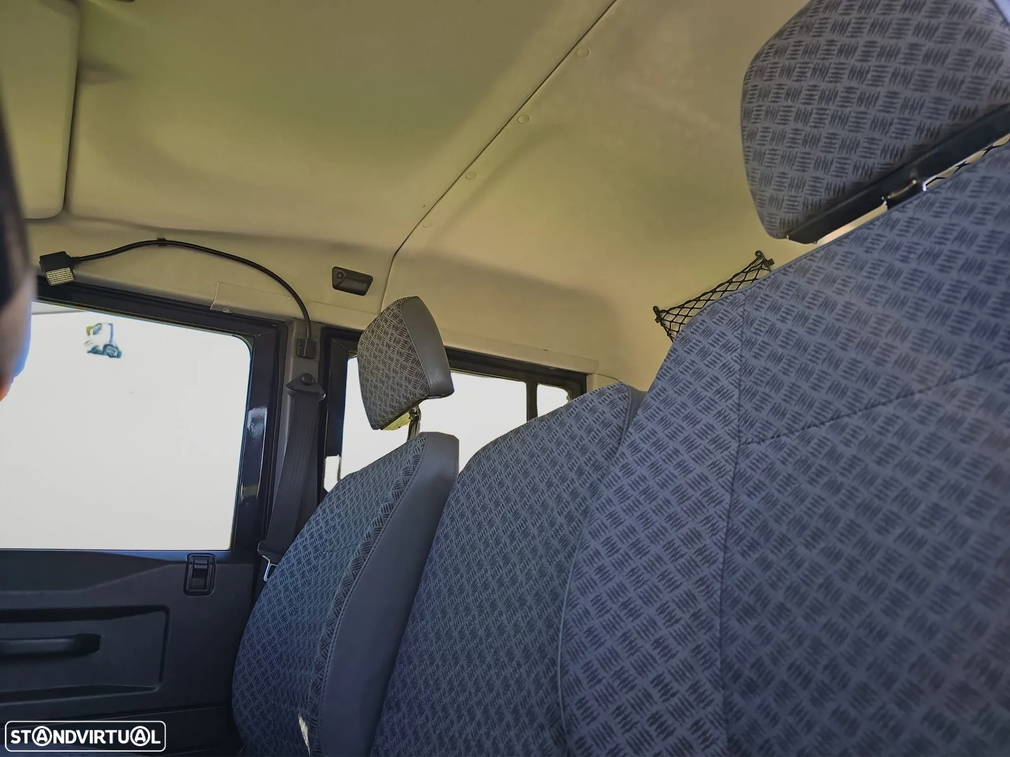 Land Rover Defender - 20