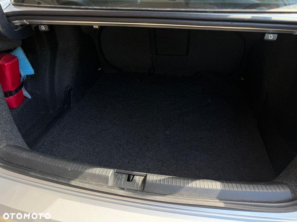 Volkswagen Jetta - 7