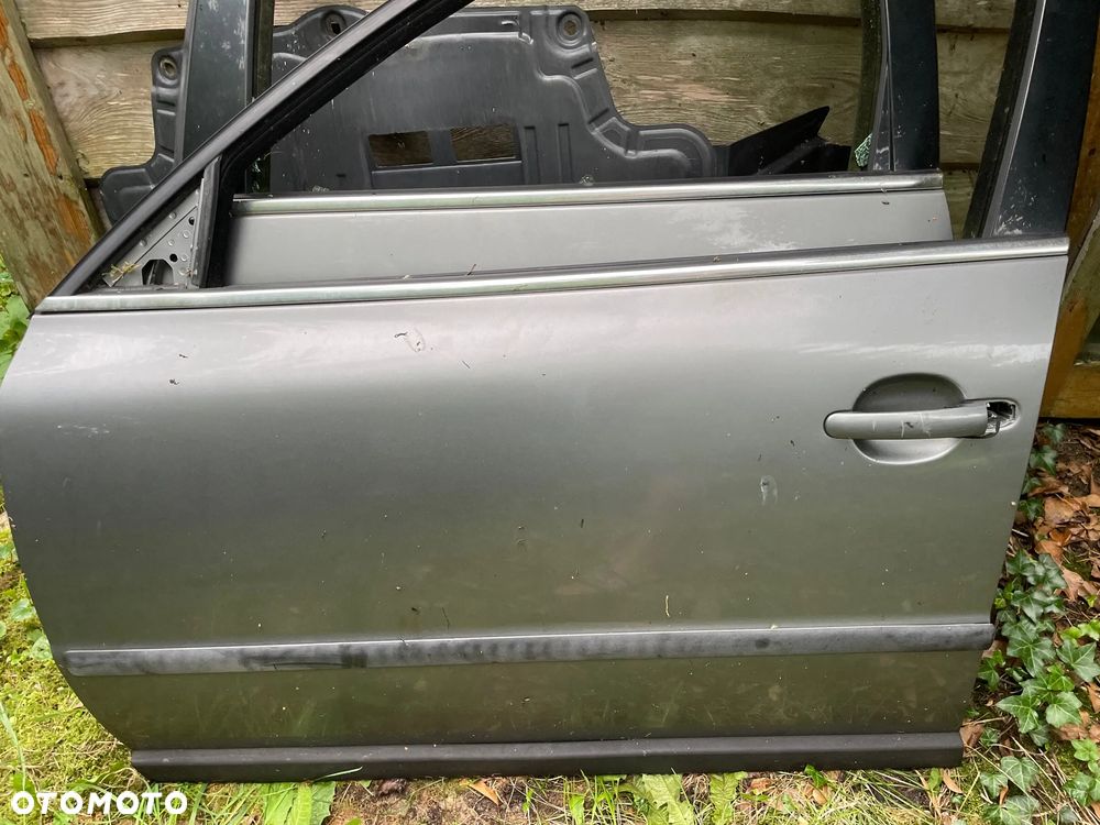 VW PASSAT B5 FL KOMBI DRZWI TYŁ LEWE CZARNE LC9Z I INNE - 6