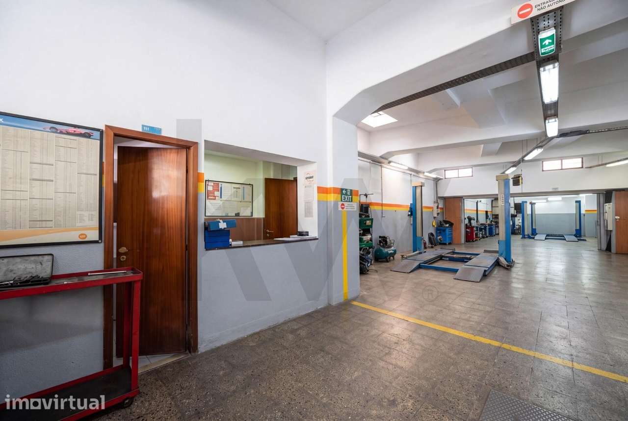Loja com 242,69 m2 em Algés – Alvará para oficina automóvel - Grande imagem: 3/23
