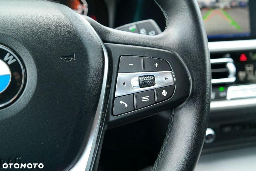 BMW Seria 3 330i Advantage sport - 23