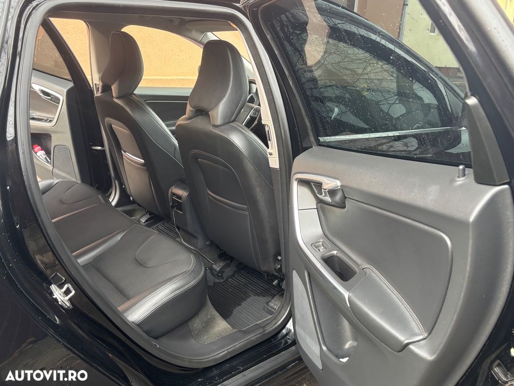 Volvo XC 60 D5 AWD Geartronic Ocean Race - 13