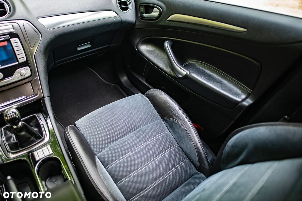 Ford Mondeo 2.5 Titanium X - 27
