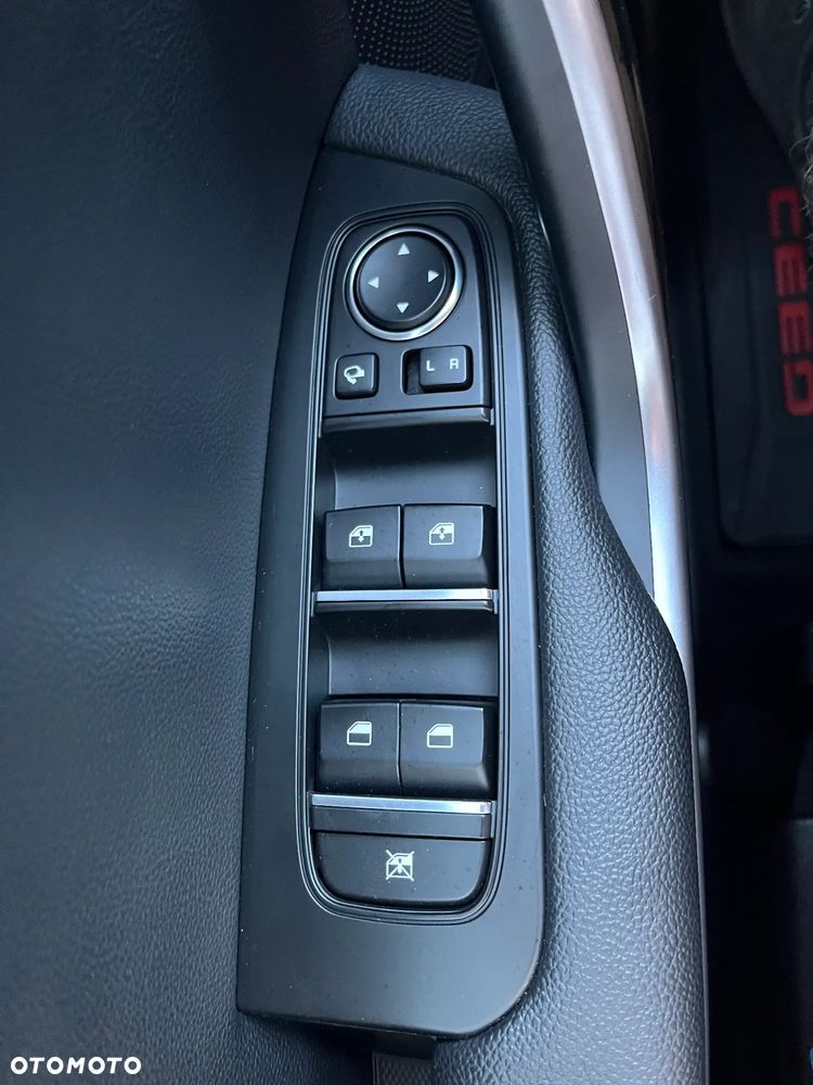 Kia Ceed 1.6 CRDi mHEV L - 12