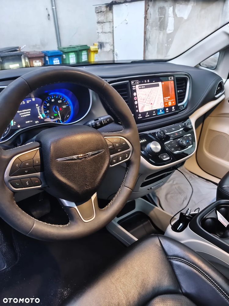 Chrysler Pacifica - 4