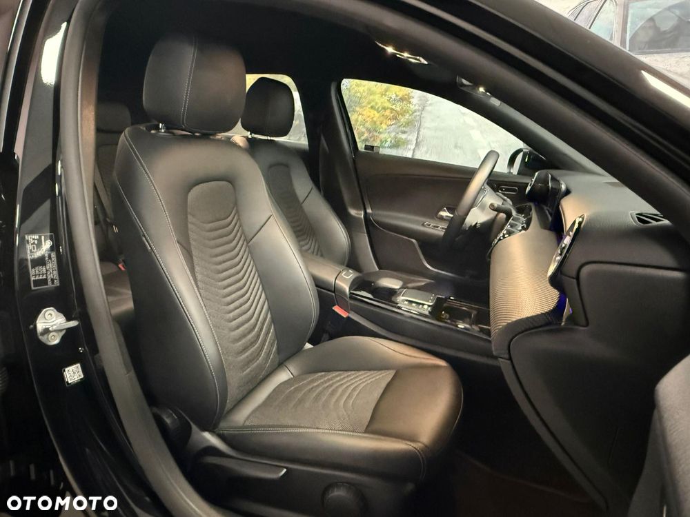 Mercedes-Benz Klasa A 200 Edycja specjalna 7G-DCT - 33