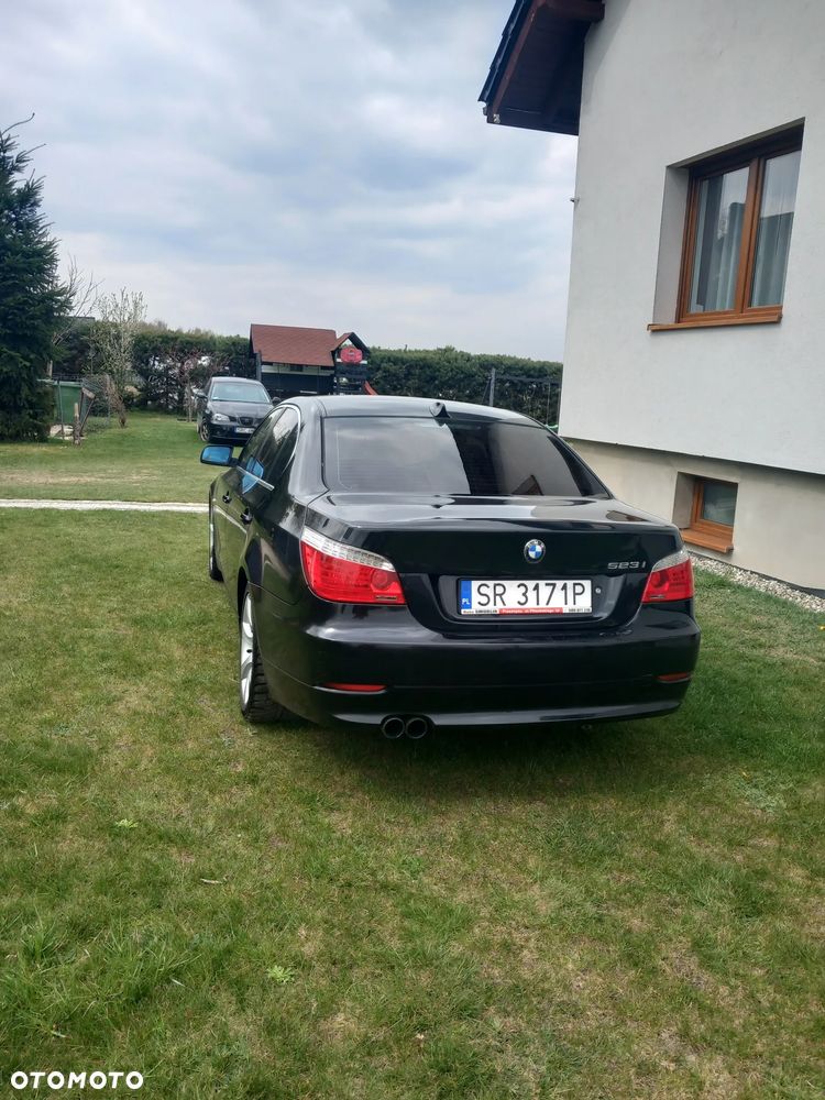 BMW Seria 5 523i - 7