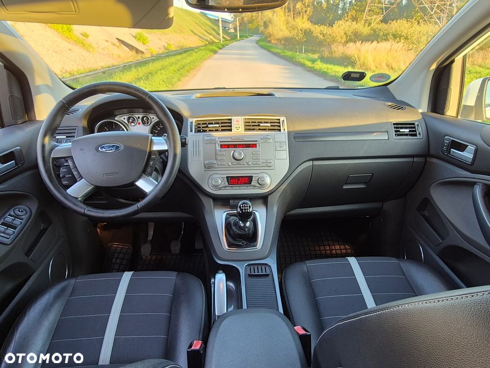 Ford Kuga - 28