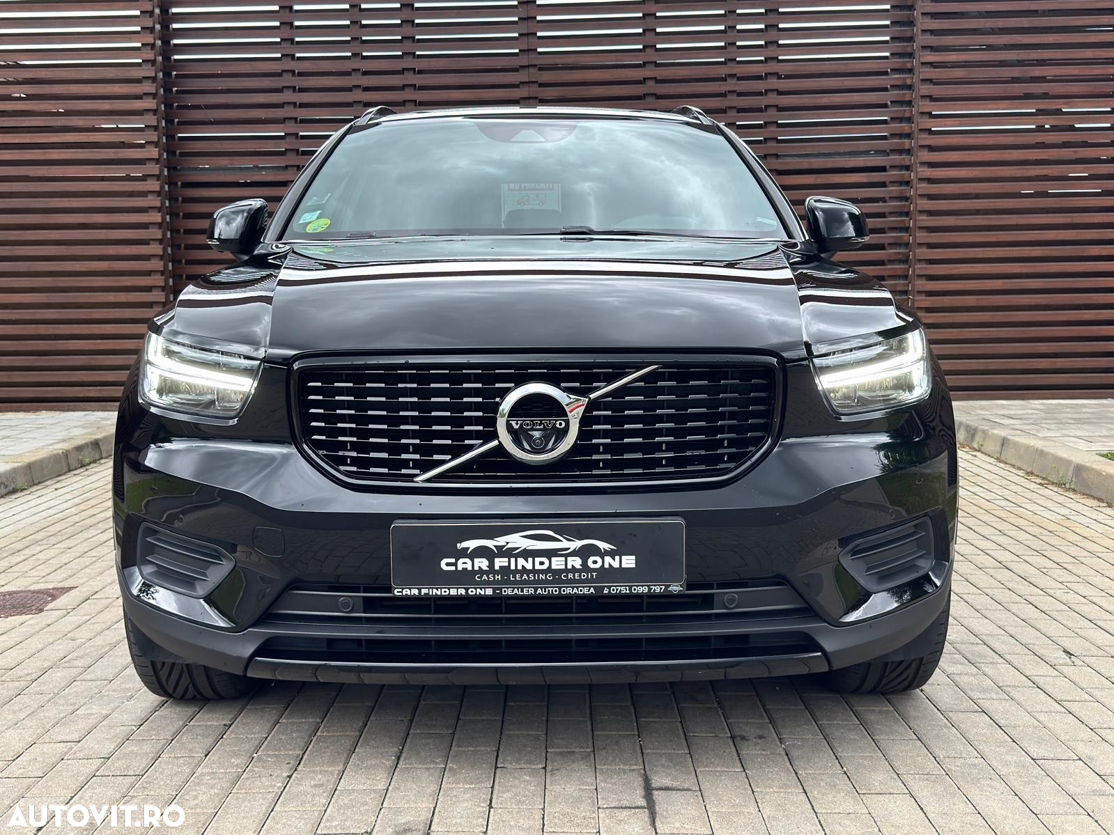 Volvo XC 40 D4 AWD Geartronic R-Design - 37
