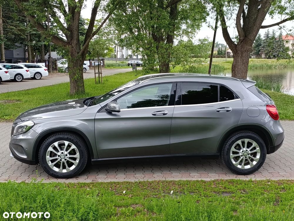 Mercedes-Benz GLA 220 d 4Matic 7G-DCT - 4