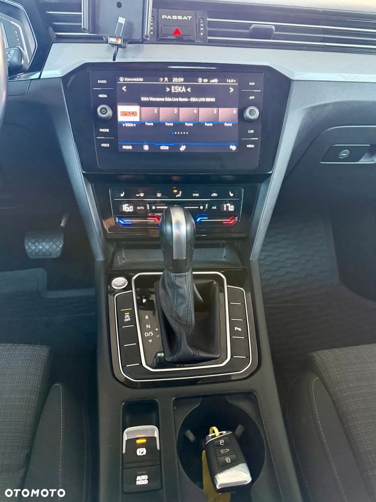 Volkswagen Passat 2.0 TDI SCR Comfortline DSG - 29