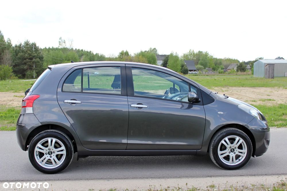 Toyota Yaris 1.33 VVT-i Executive - 3