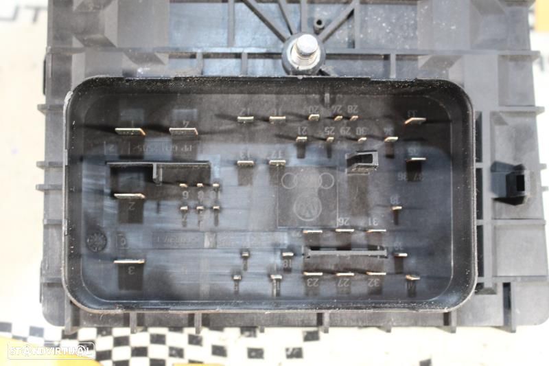 Caixa De Fusíveis Seat Leon (1P1)  3C0937049aj / 28107526 / 3C0 937 04 - 6