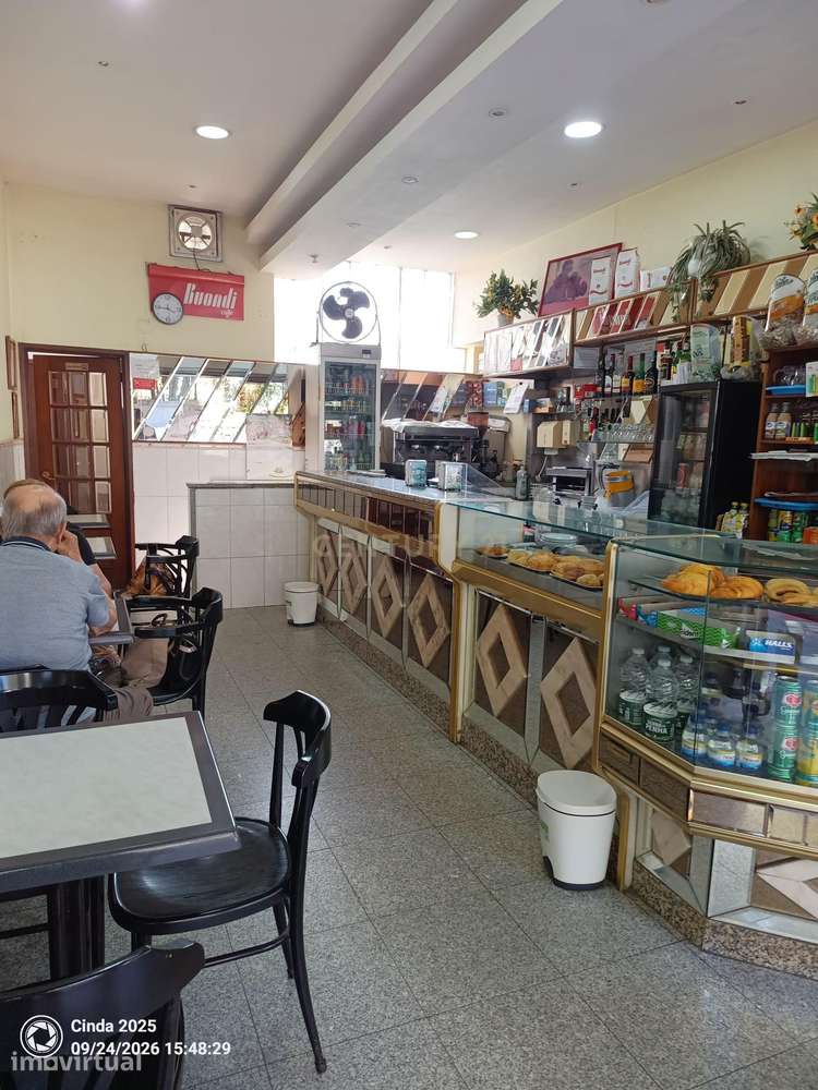 Trespasse de cafetaria com cedência de quotas -  À Praça da República - Grande imagem: 4/6