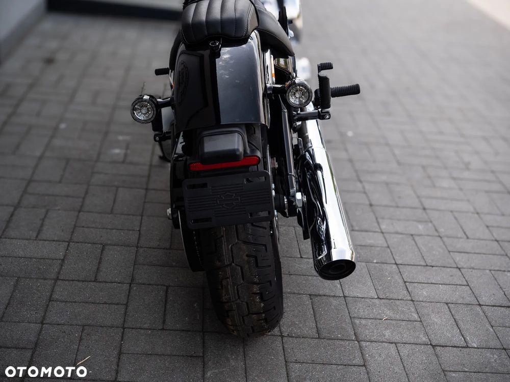 Harley-Davidson Softail Street Bob - 16