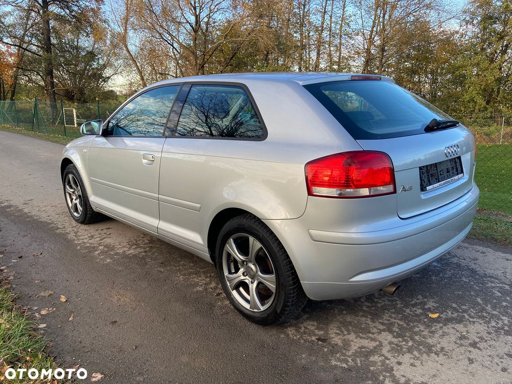 Audi A3 3-drzwiowe 1.6 Attraction - 8