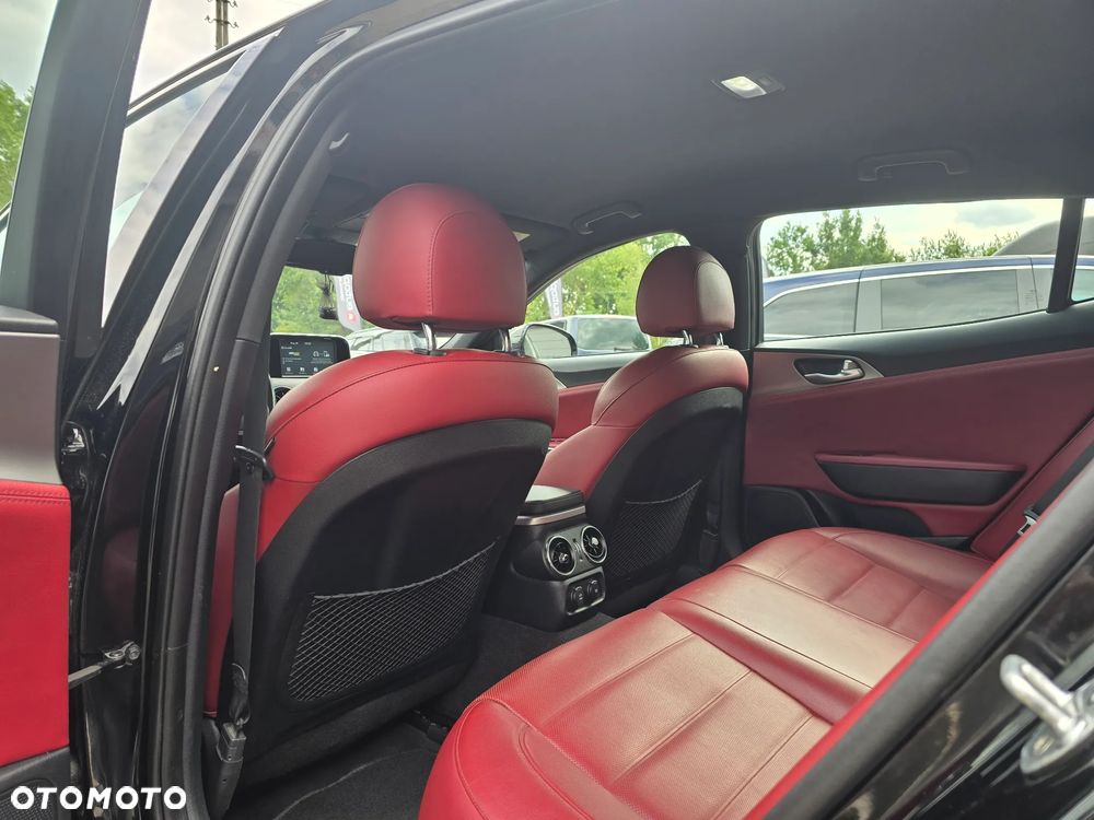 Kia Stinger - 32
