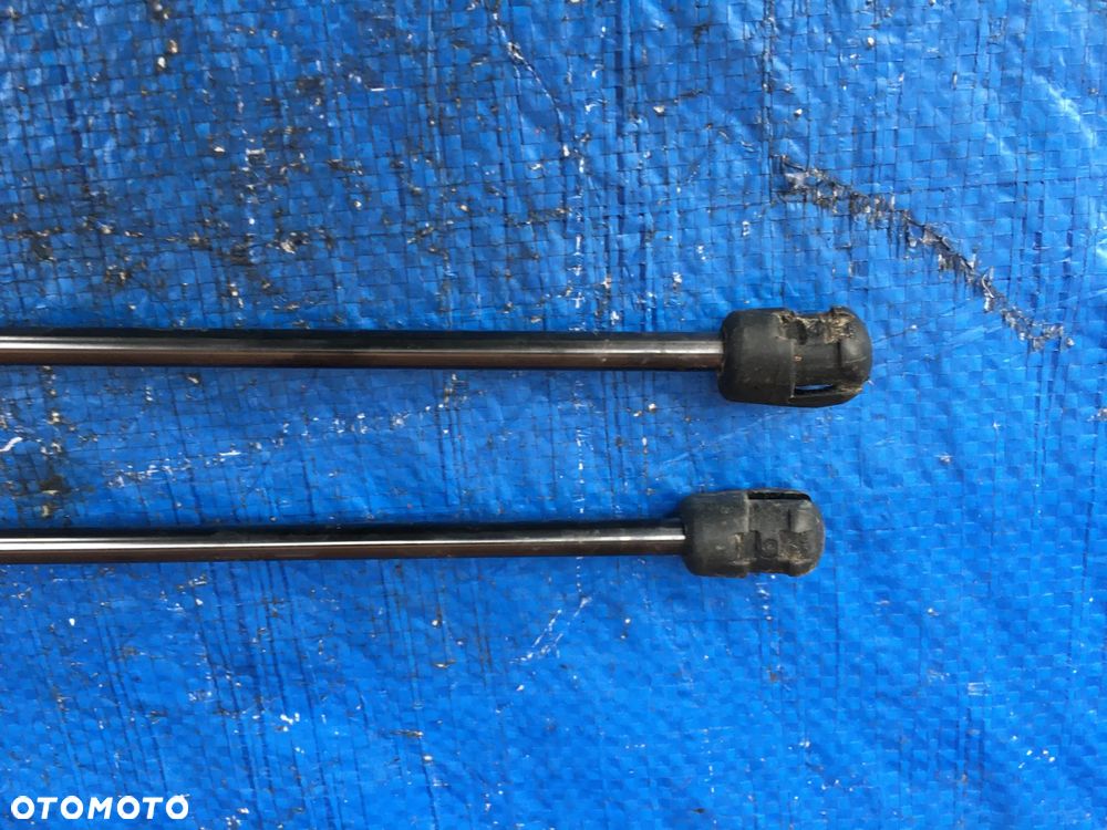 Audi A4 B9 Lift Siłownik Siłowniki Maski Prawy Lewy 8W9827552E - 2
