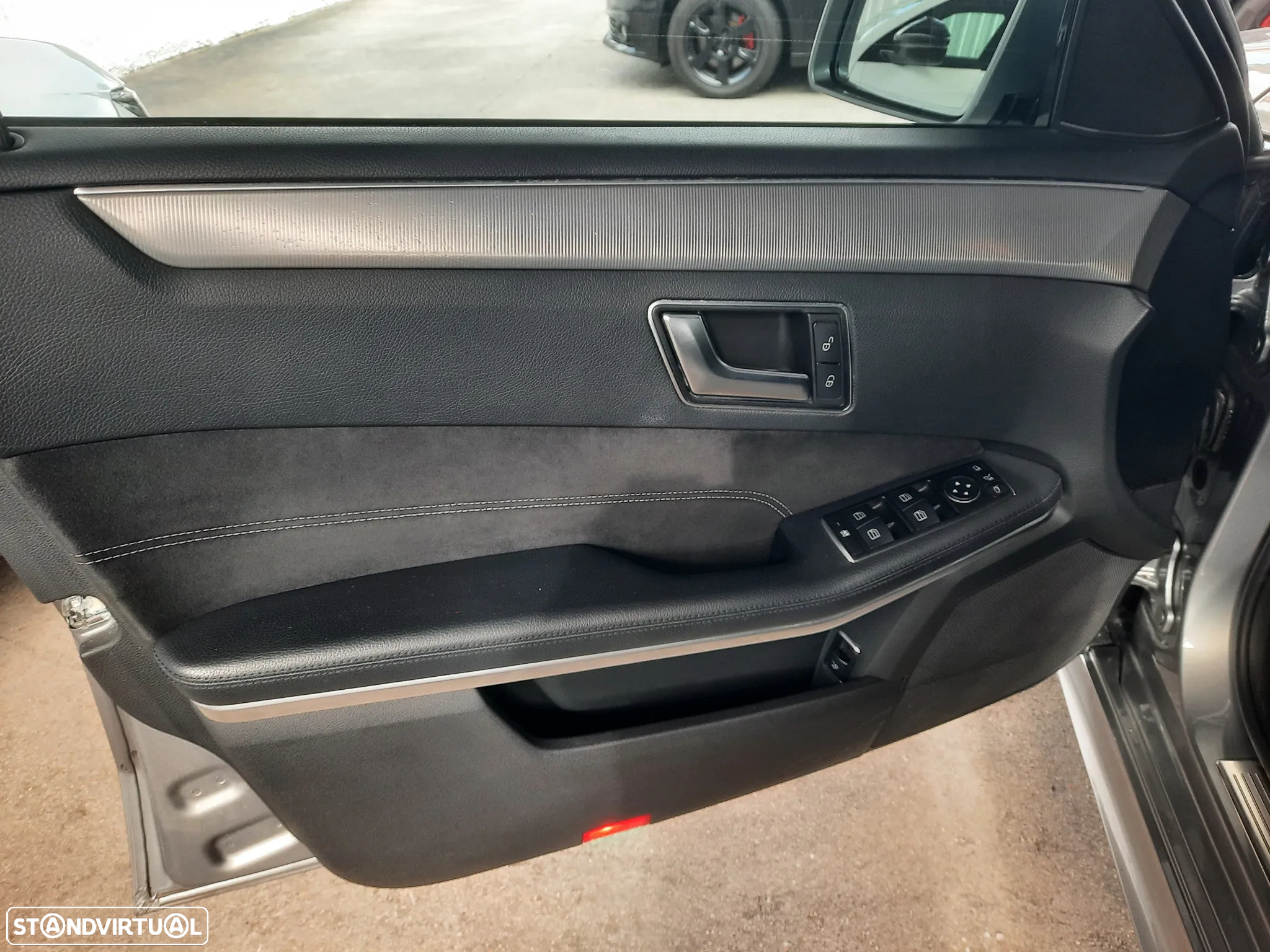 Mercedes-Benz E 300 Bluetec Hybrid Avantgarde - 24