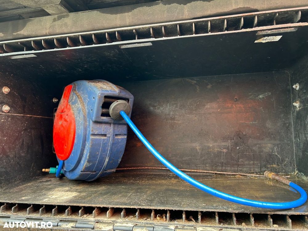 Alta Peischl, Walking floor, 2022, Jante Al, podea 10mm, factura externa - 15