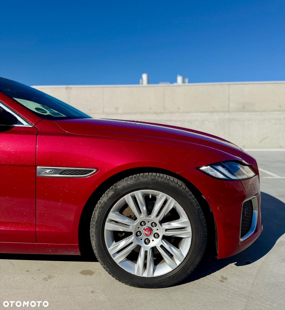 Jaguar XF - 11