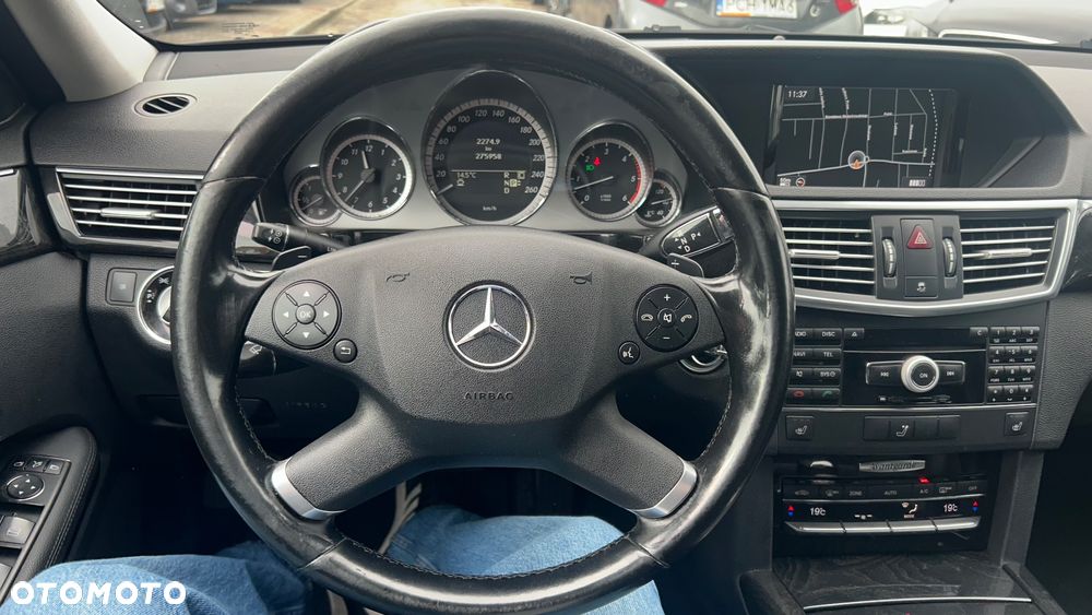 Mercedes-Benz Klasa E 300 T CDI DPF BlueEFFICIENCY 7G-TRONIC Avantgarde - 25