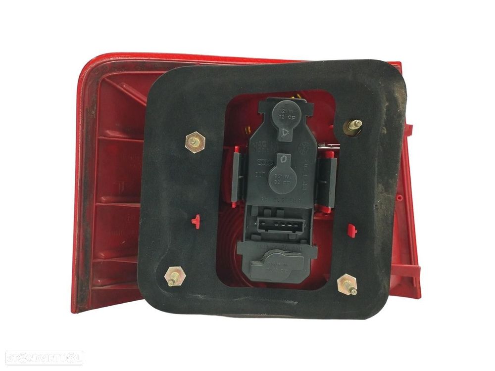 FAROLIM TRASEIRO DIREITO AUDI A6 AVANT 2002 -4B9945096F - 2