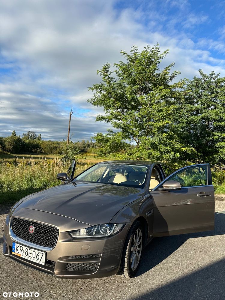 Jaguar XE 2.0 T Prestige - 1