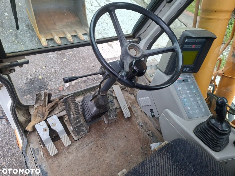 Liebherr A 900 B 4X4 - 11