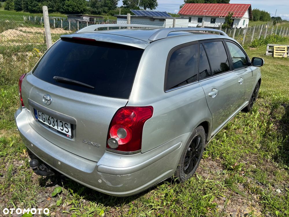 Toyota Avensis 1.8 VVT-i Luna - 2