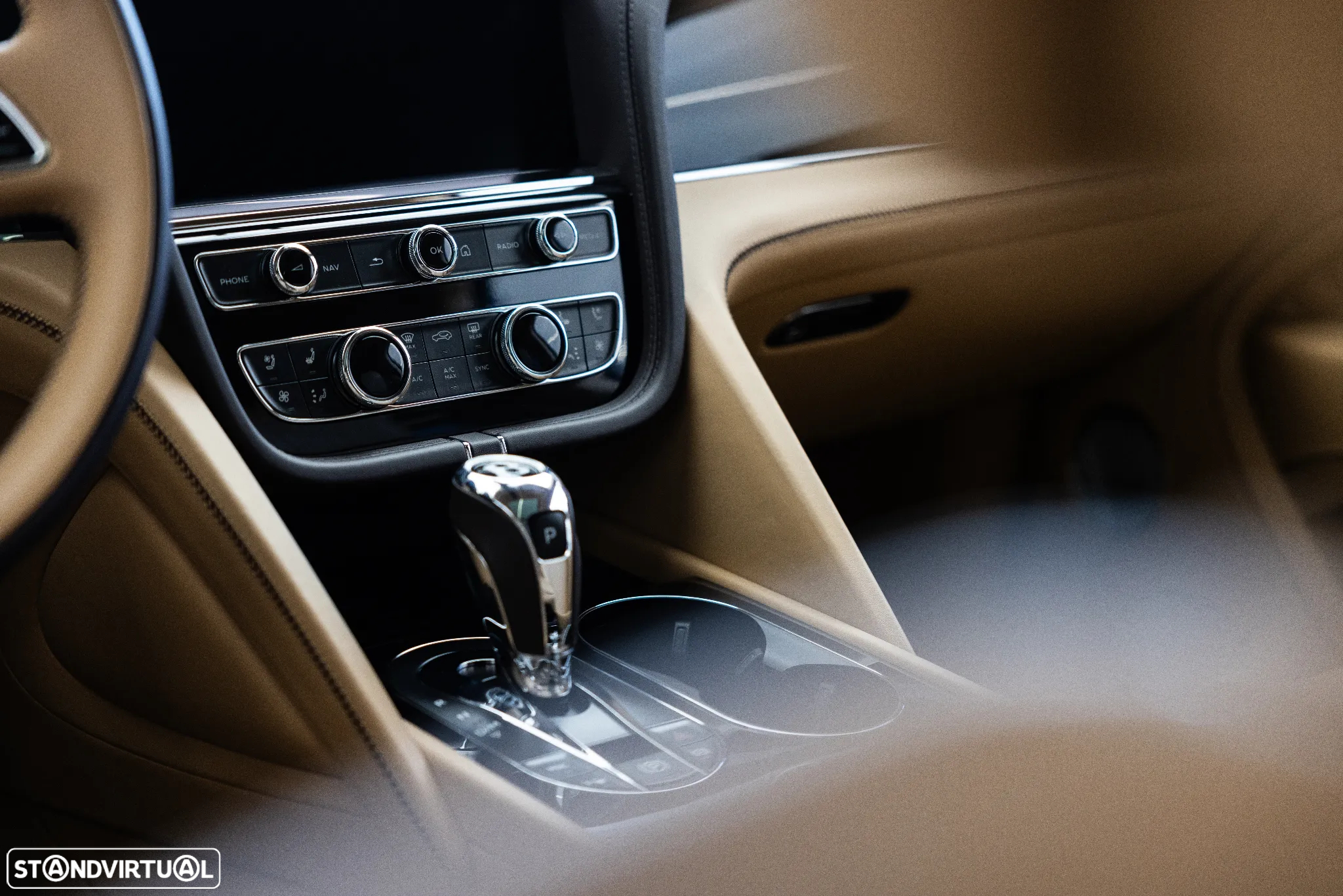 Bentley Bentayga V8 Azure - 27