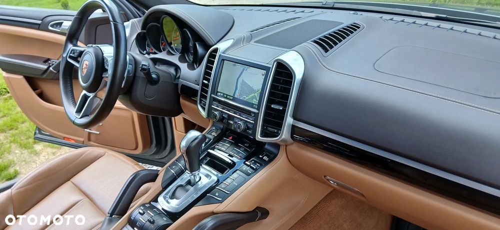 Porsche Cayenne - 16