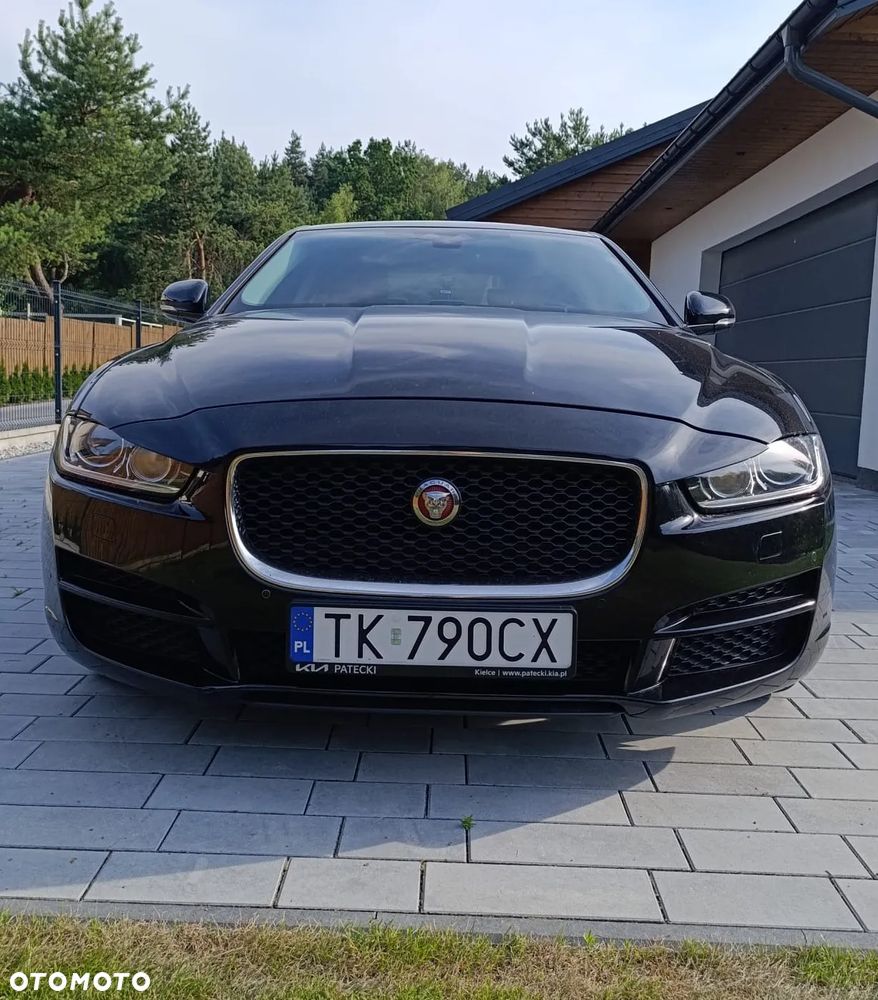Jaguar XE 2.0 D Prestige - 4