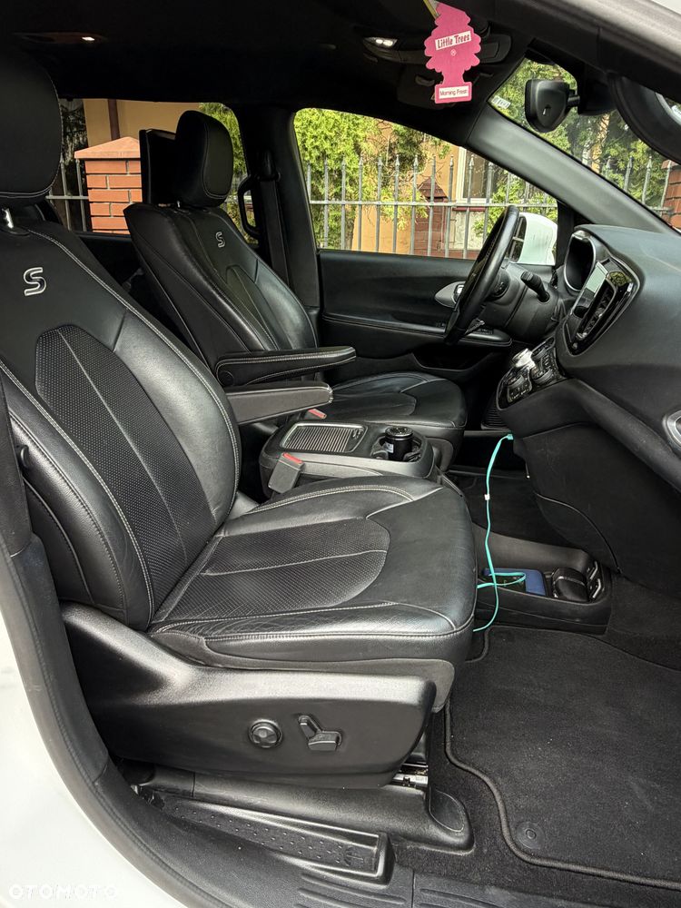 Chrysler Pacifica - 28
