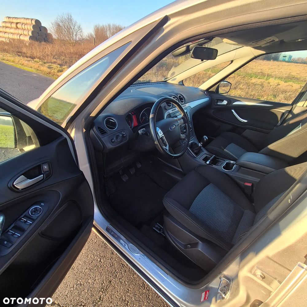 Ford S-Max - 17