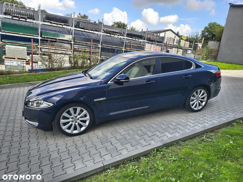 Jaguar XF 3.0 V6 D Luxury - 19